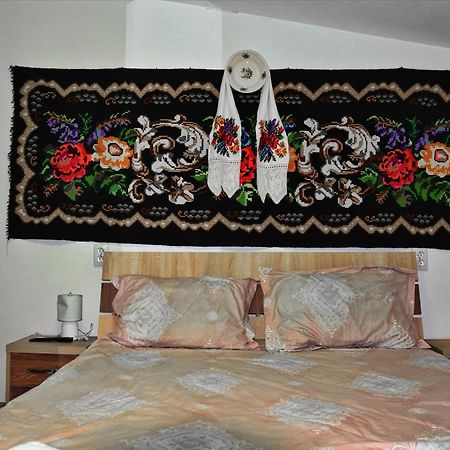 Conacul Cosaului Hotel Feresti Екстериор снимка