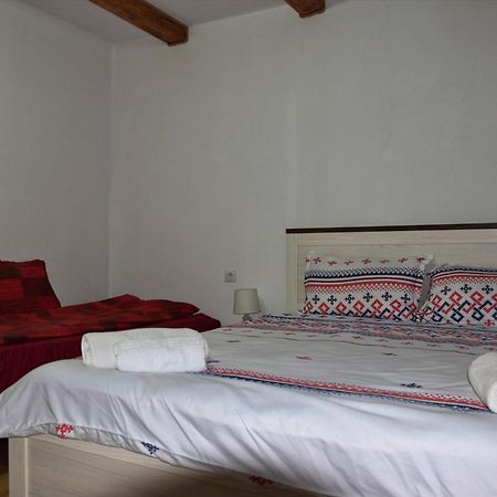 Conacul Cosaului Hotel Feresti Екстериор снимка