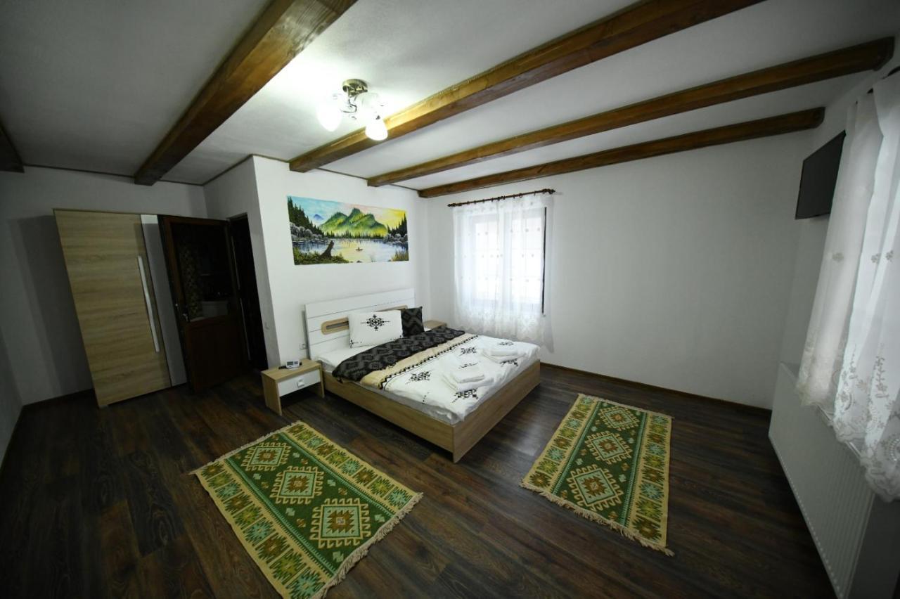 Conacul Cosaului Hotel Feresti Екстериор снимка