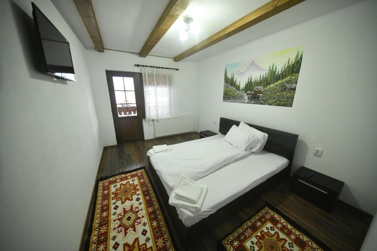 Conacul Cosaului Hotel Feresti Екстериор снимка