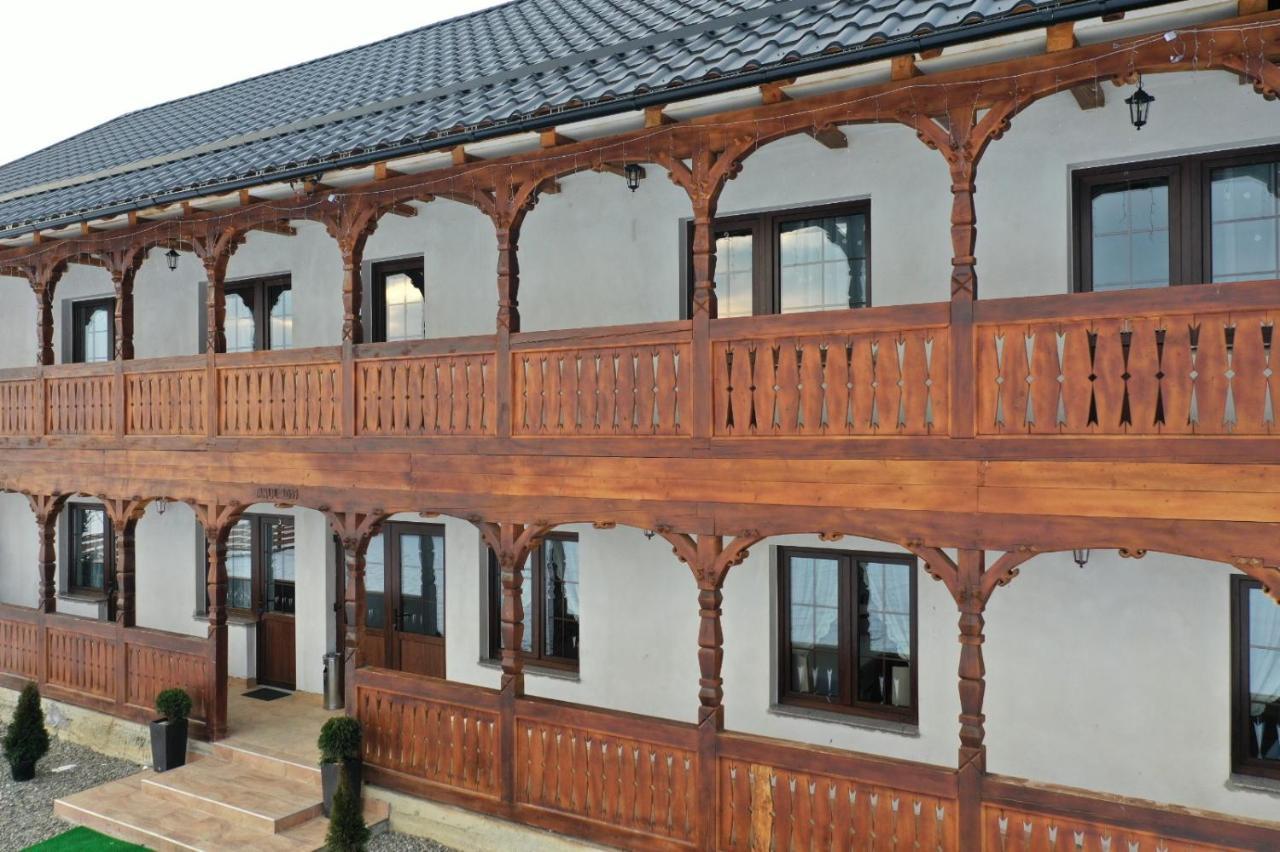 Conacul Cosaului Hotel Feresti Екстериор снимка