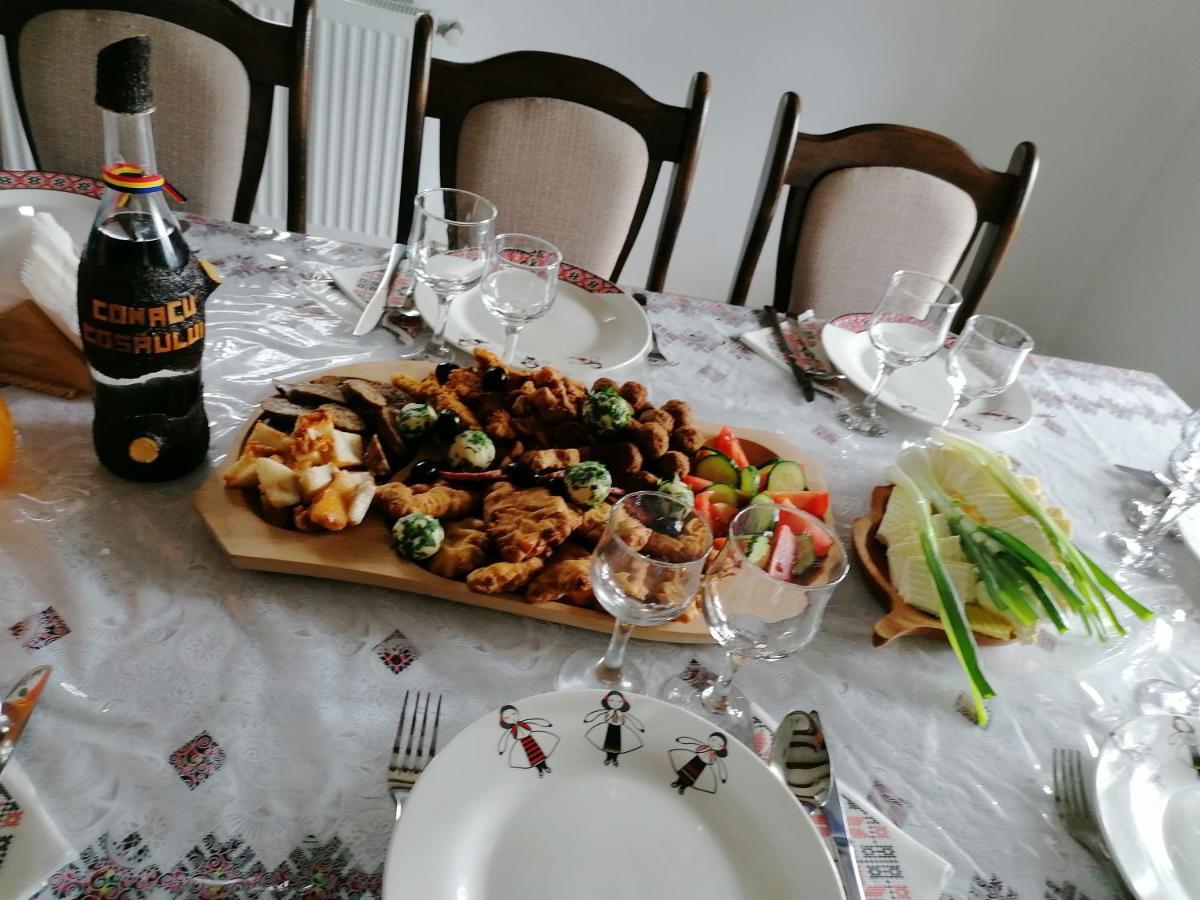 Conacul Cosaului Hotel Feresti Екстериор снимка