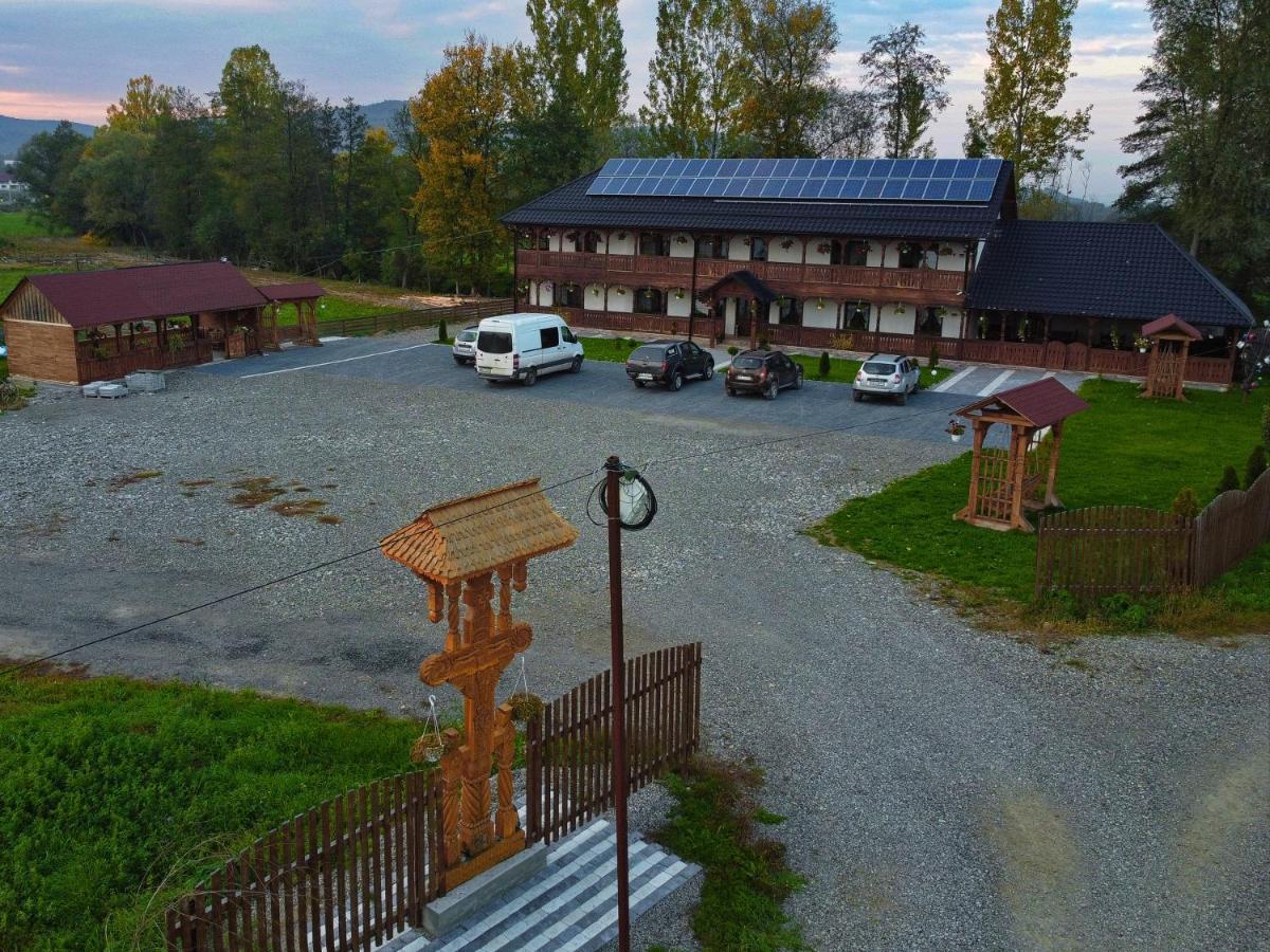 Conacul Cosaului Hotel Feresti Екстериор снимка