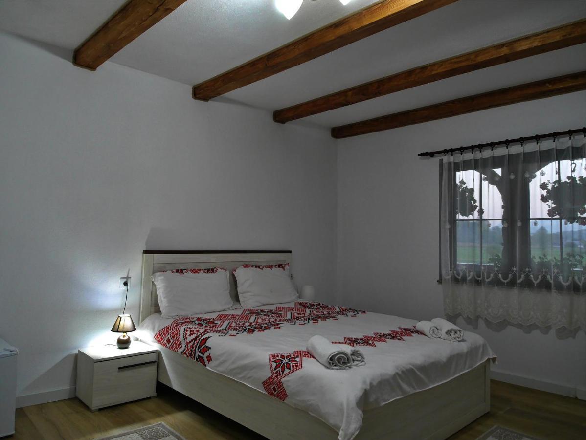 Conacul Cosaului Hotel Feresti Екстериор снимка