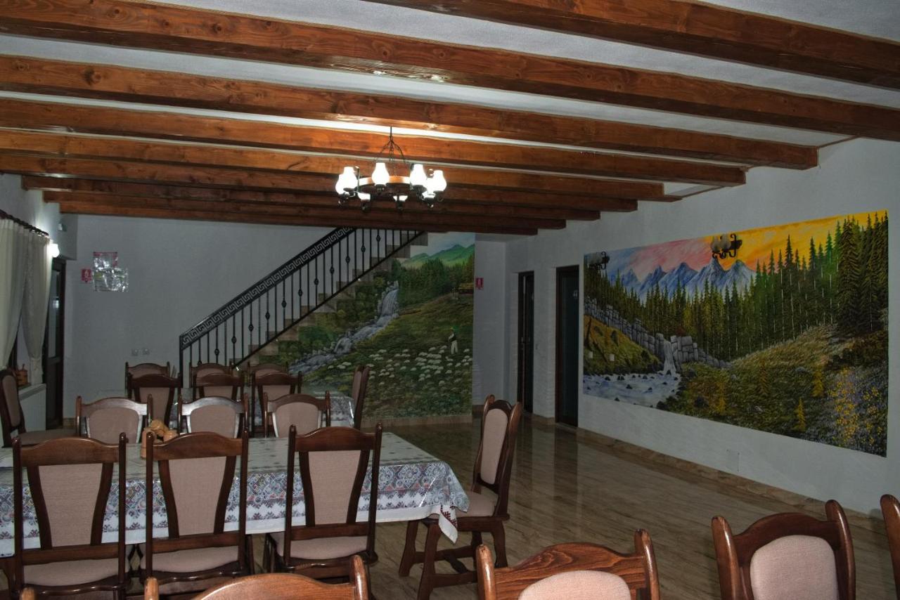 Conacul Cosaului Hotel Feresti Екстериор снимка