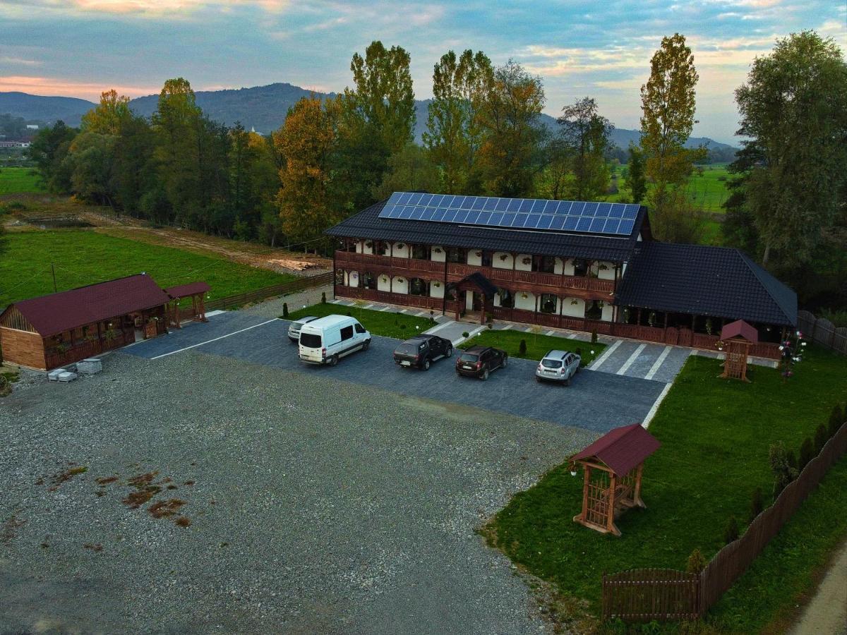 Conacul Cosaului Hotel Feresti Екстериор снимка