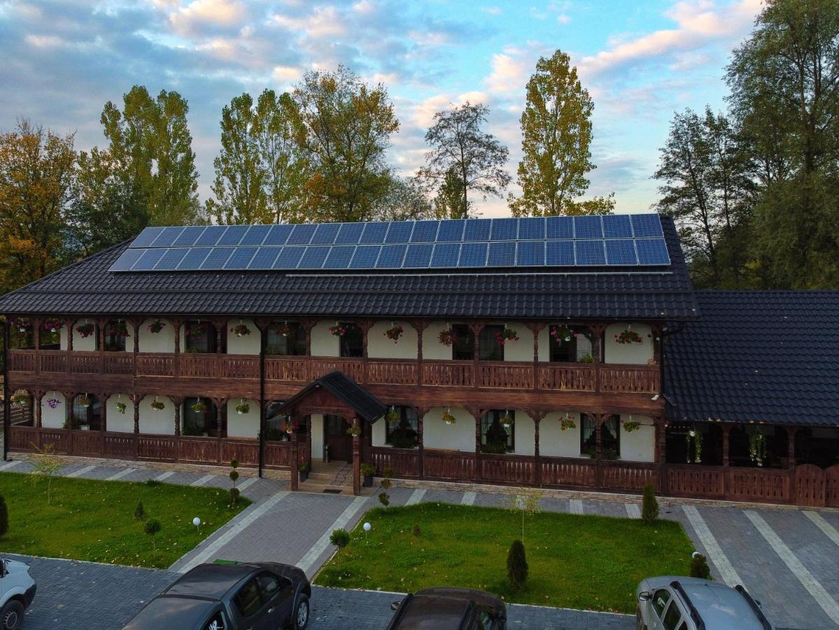 Conacul Cosaului Hotel Feresti Екстериор снимка