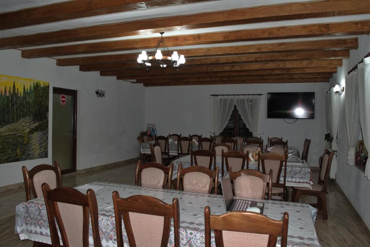 Conacul Cosaului Hotel Feresti Екстериор снимка