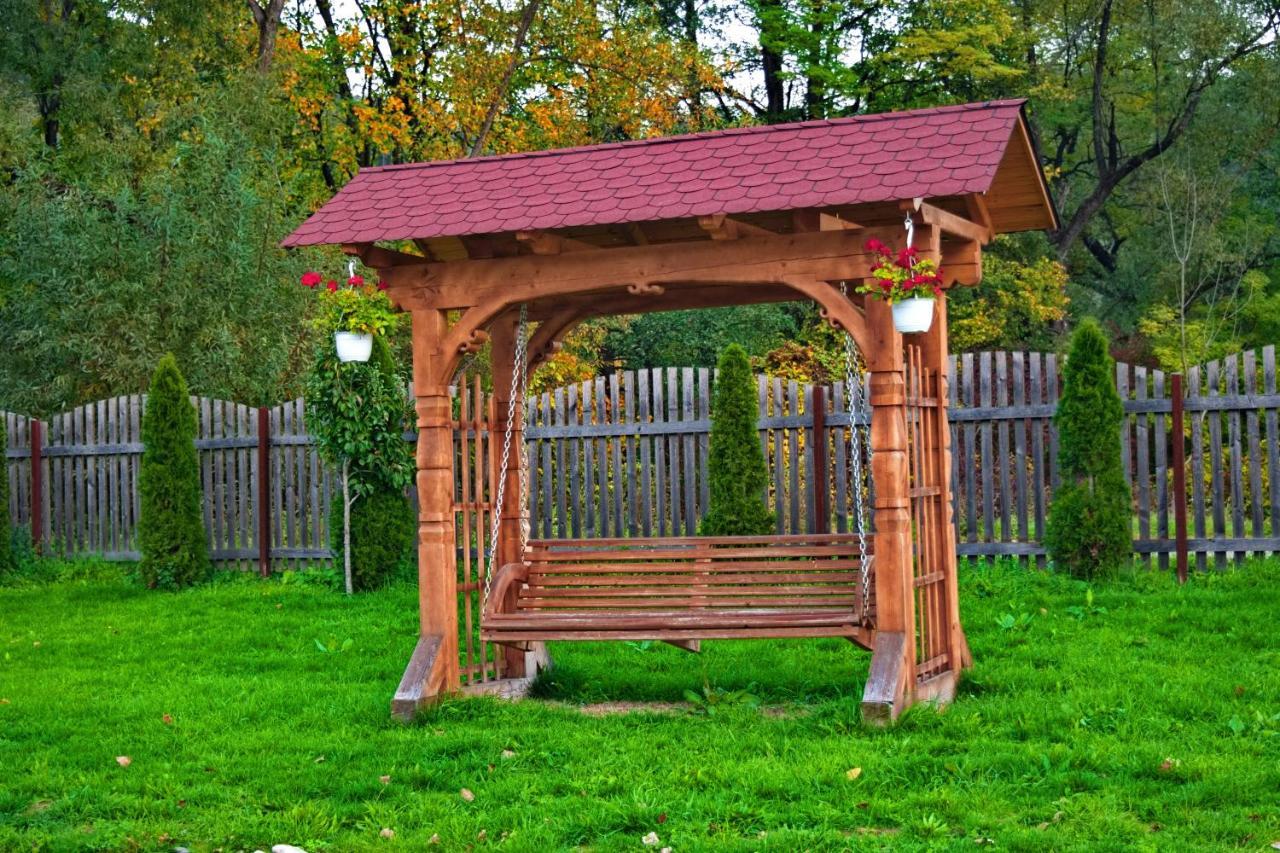 Conacul Cosaului Hotel Feresti Екстериор снимка