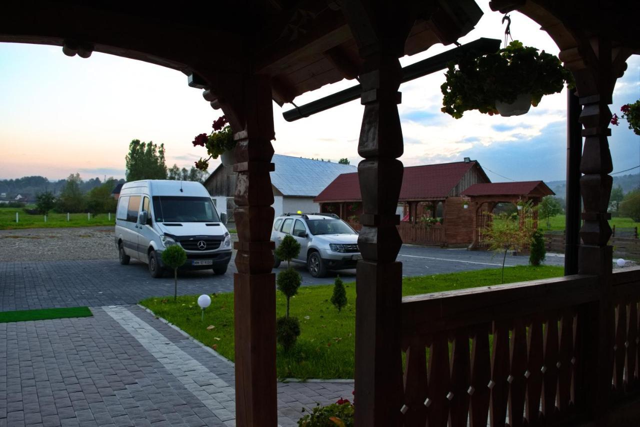 Conacul Cosaului Hotel Feresti Екстериор снимка