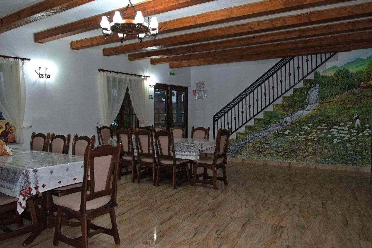 Conacul Cosaului Hotel Feresti Екстериор снимка