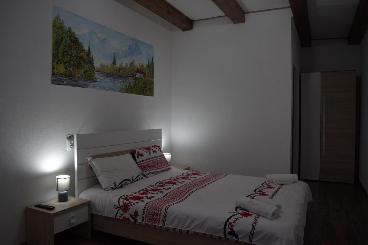 Conacul Cosaului Hotel Feresti Екстериор снимка