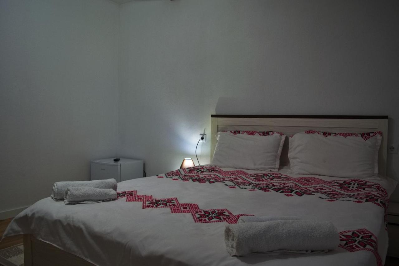 Conacul Cosaului Hotel Feresti Екстериор снимка