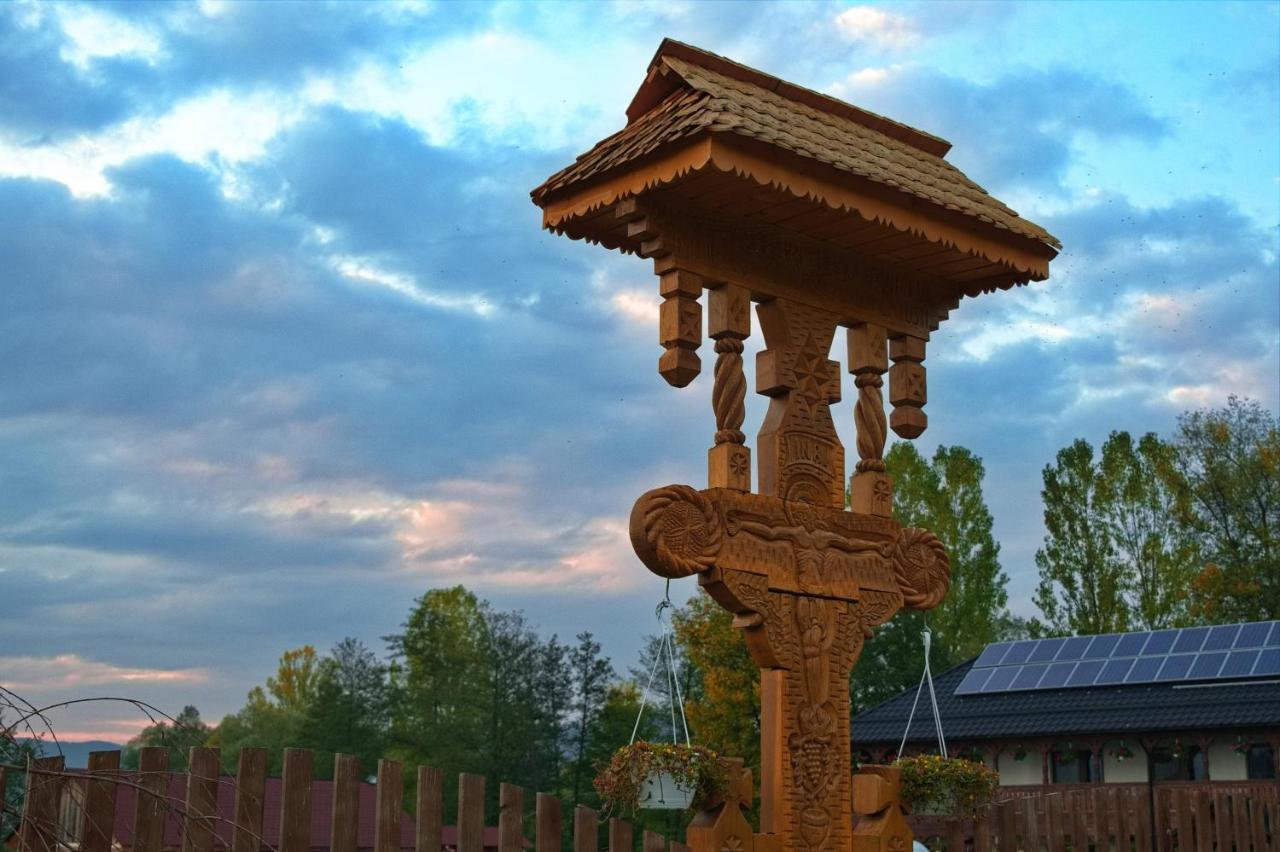 Conacul Cosaului Hotel Feresti Екстериор снимка