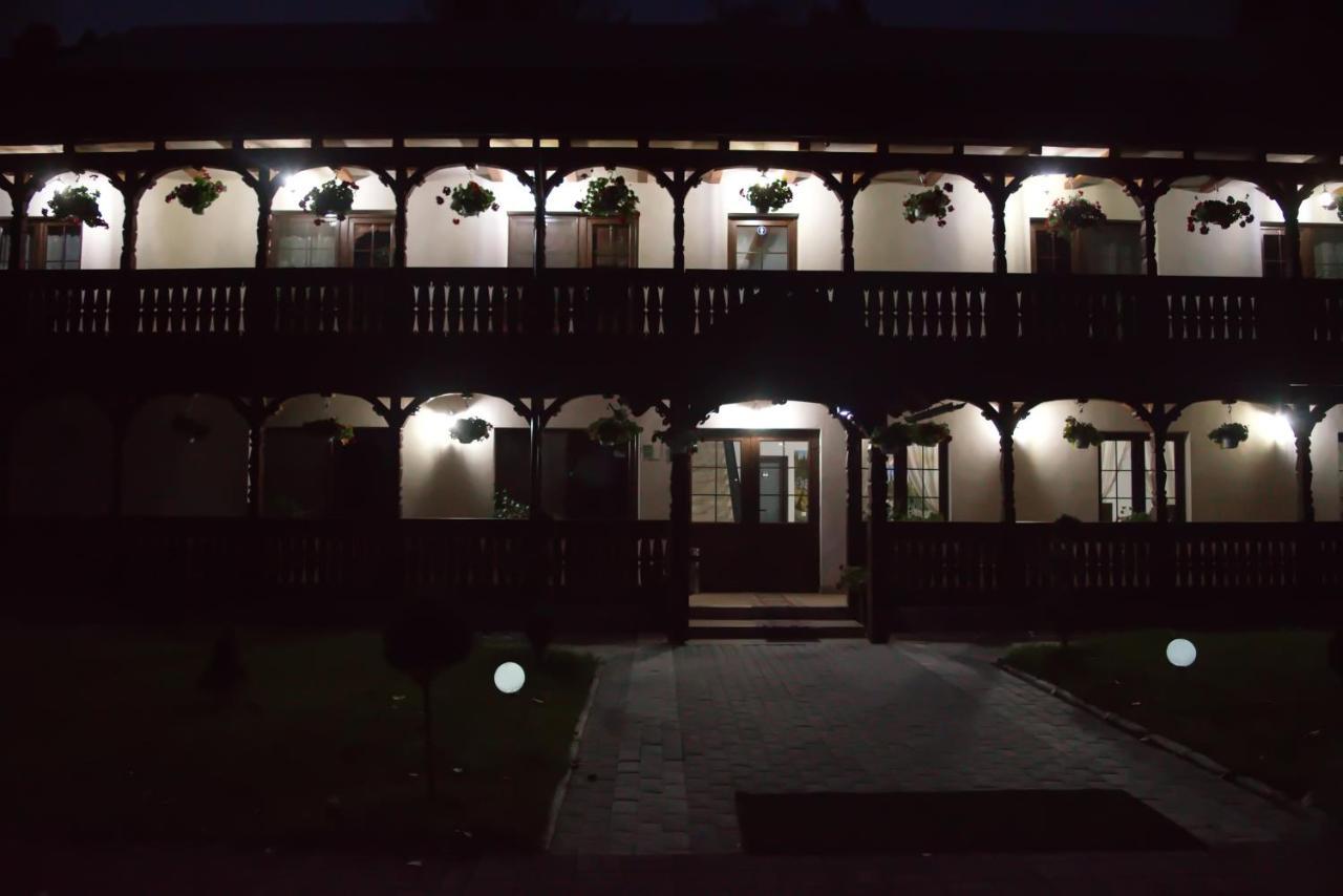 Conacul Cosaului Hotel Feresti Екстериор снимка