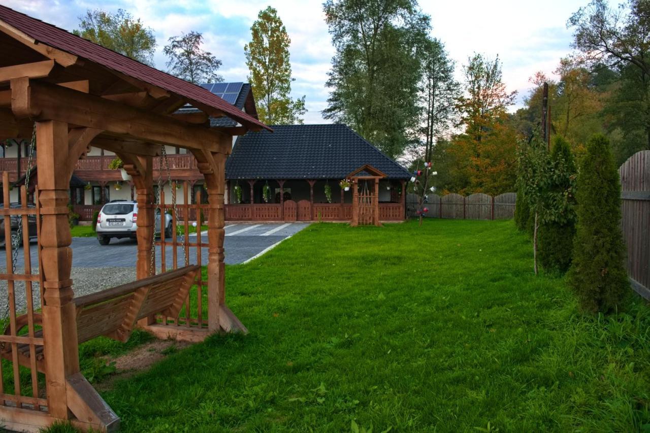 Conacul Cosaului Hotel Feresti Екстериор снимка