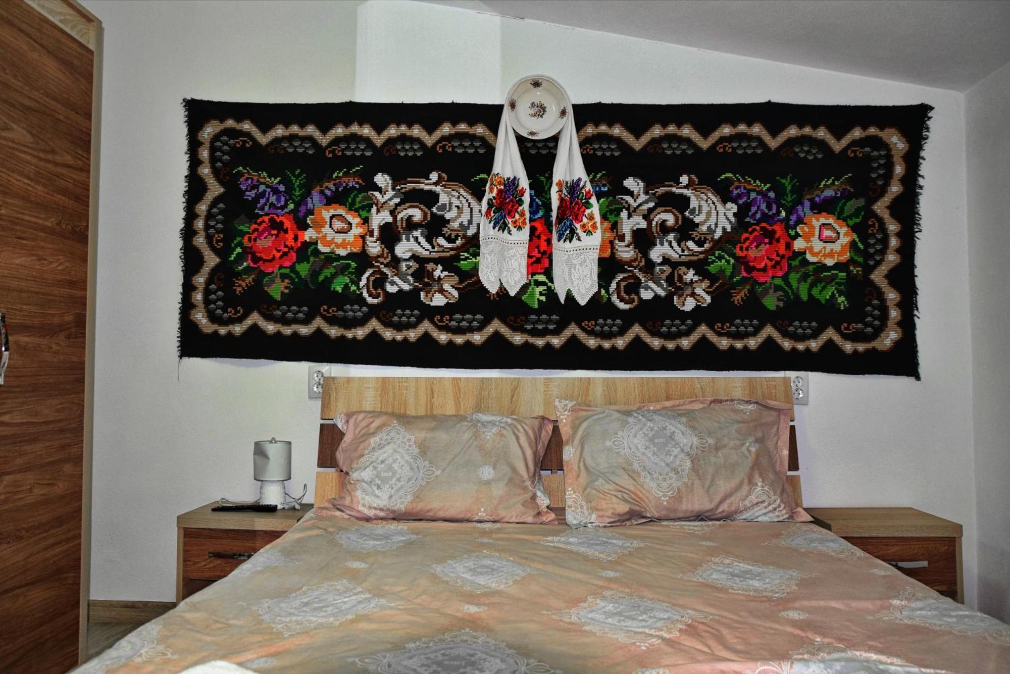 Conacul Cosaului Hotel Feresti Екстериор снимка