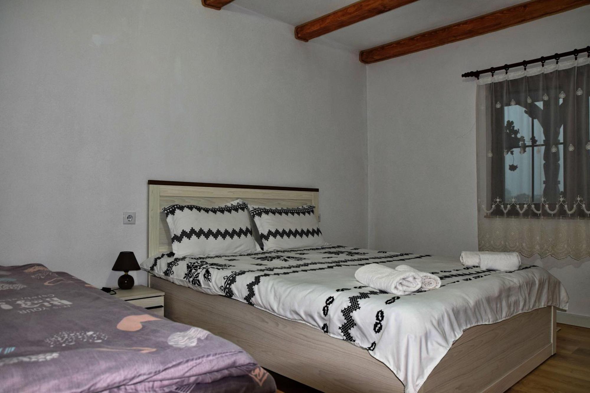 Conacul Cosaului Hotel Feresti Екстериор снимка