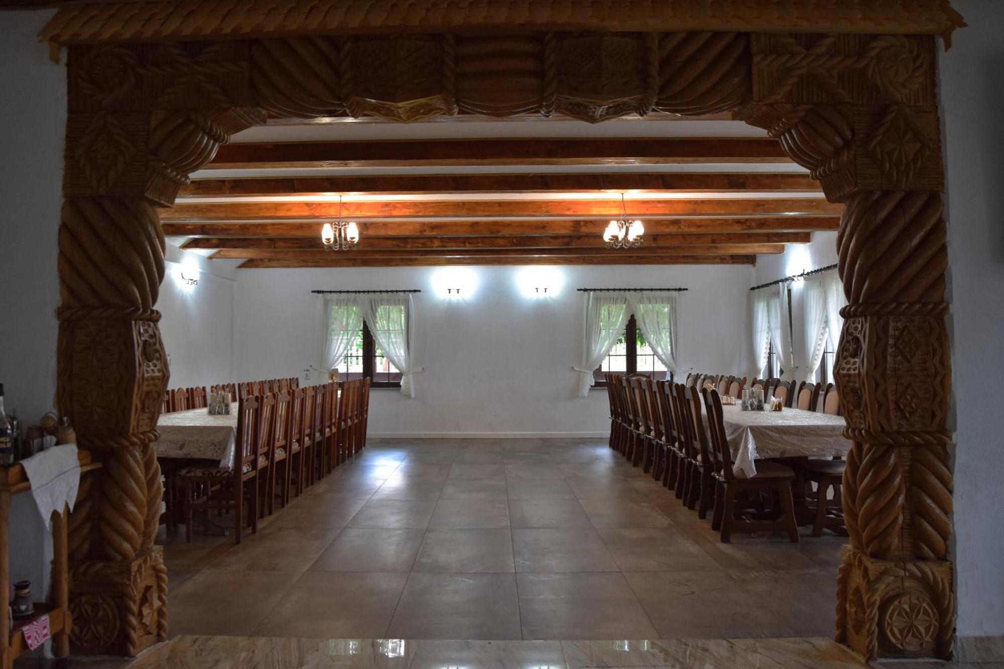 Conacul Cosaului Hotel Feresti Екстериор снимка