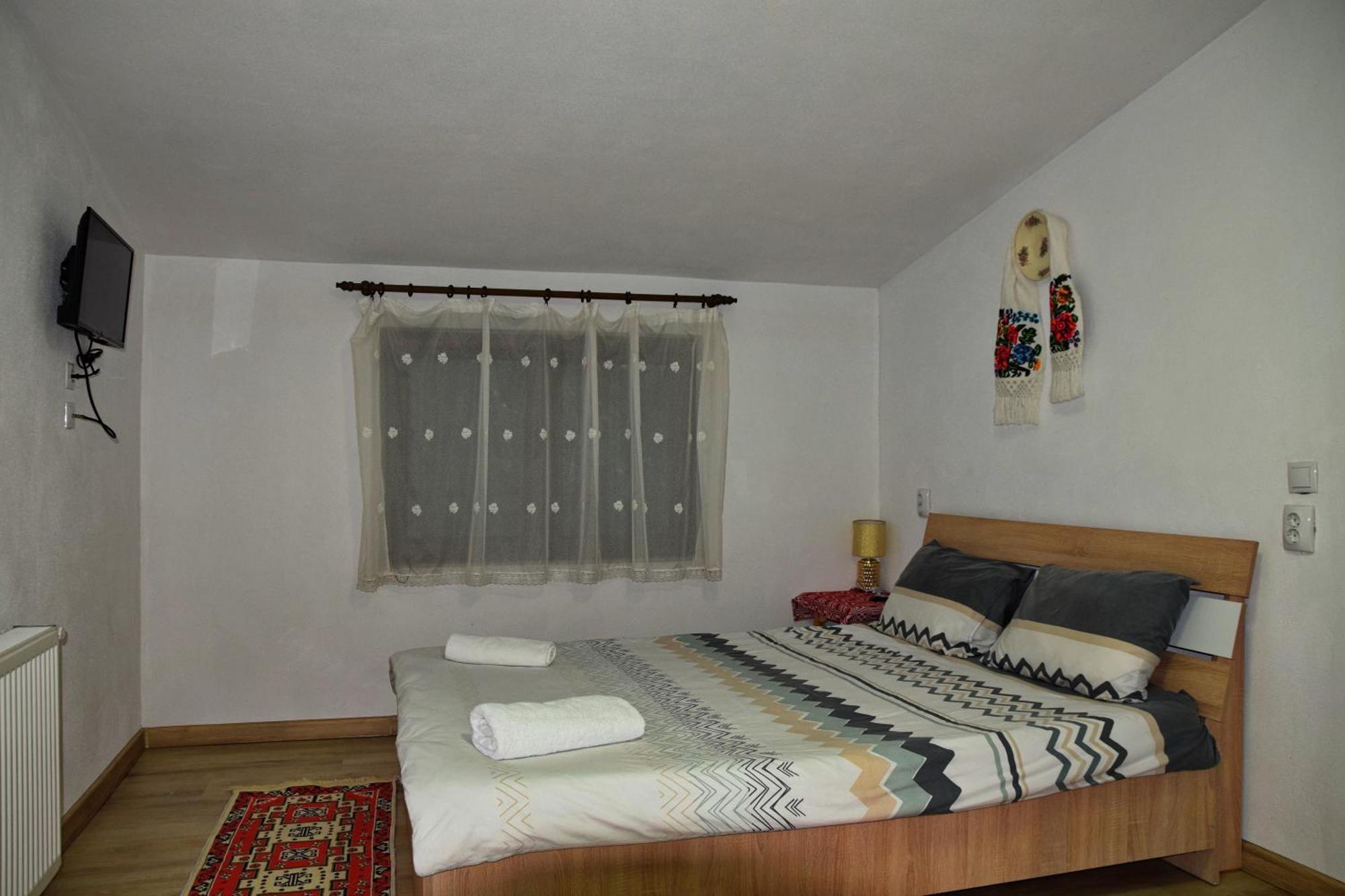 Conacul Cosaului Hotel Feresti Екстериор снимка