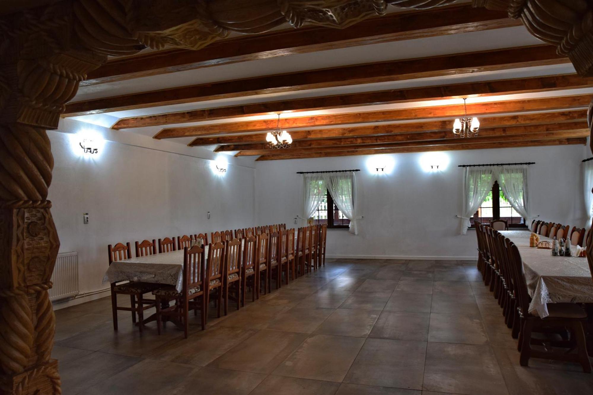 Conacul Cosaului Hotel Feresti Екстериор снимка