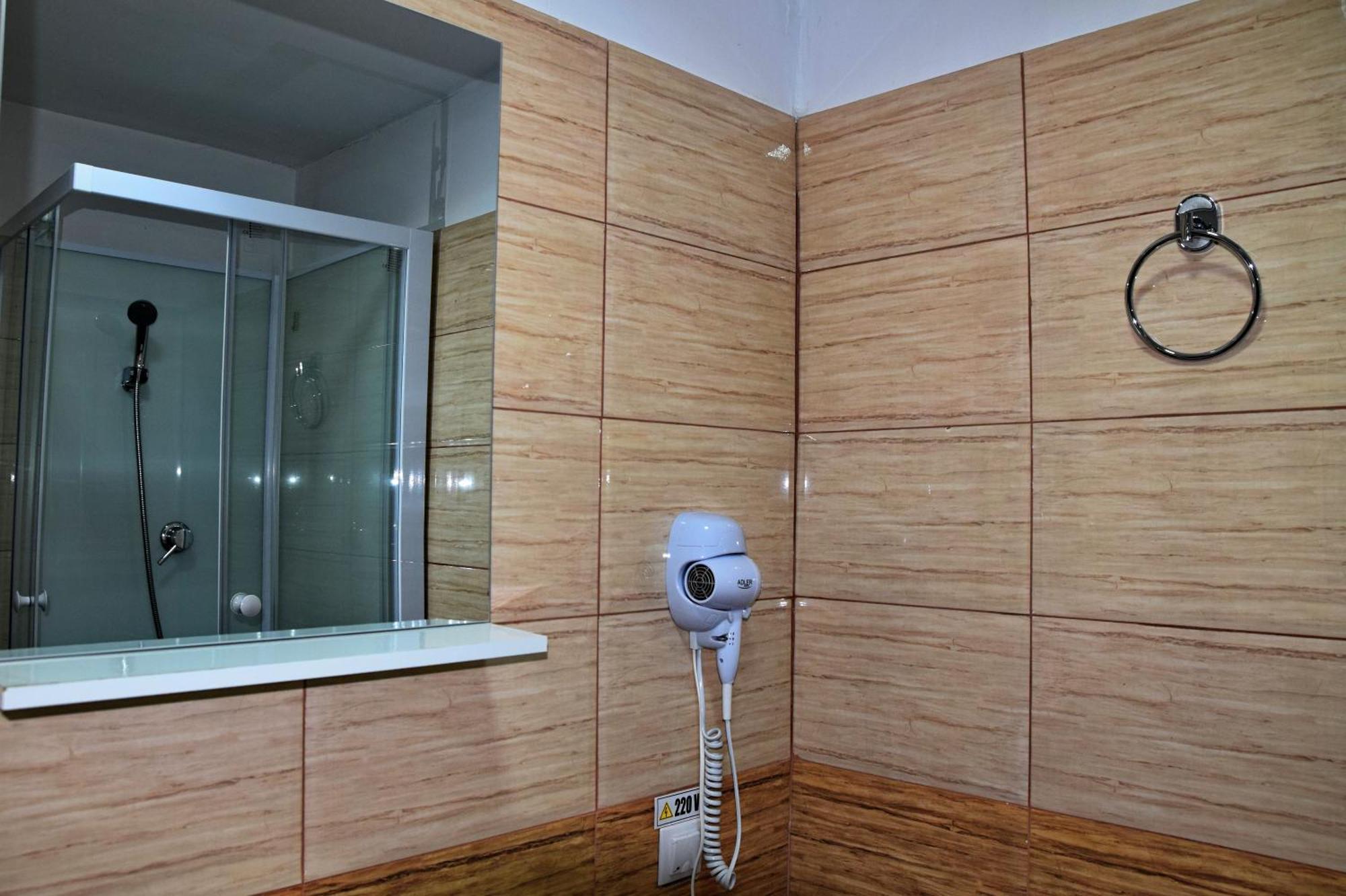 Conacul Cosaului Hotel Feresti Екстериор снимка