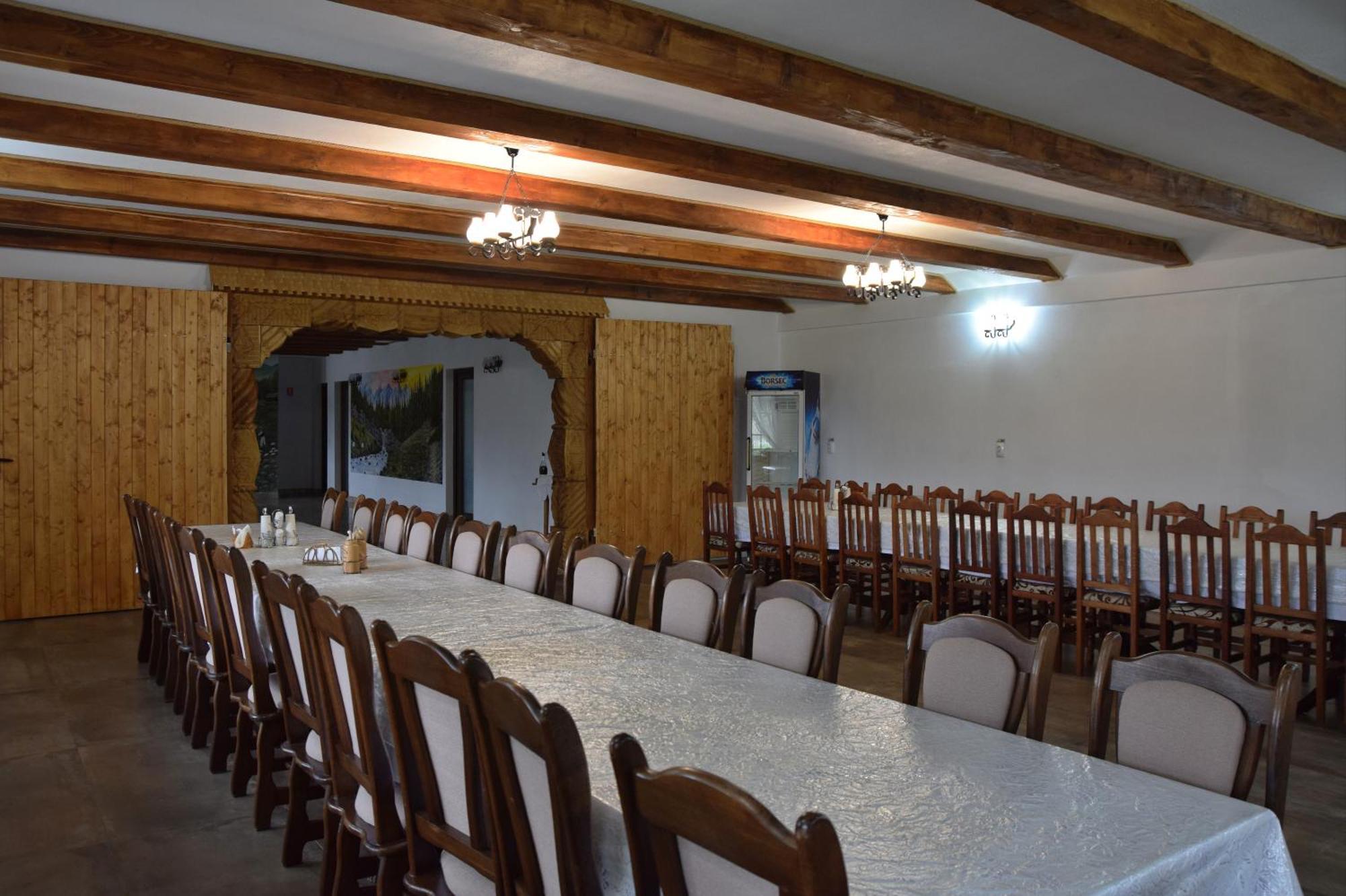 Conacul Cosaului Hotel Feresti Екстериор снимка